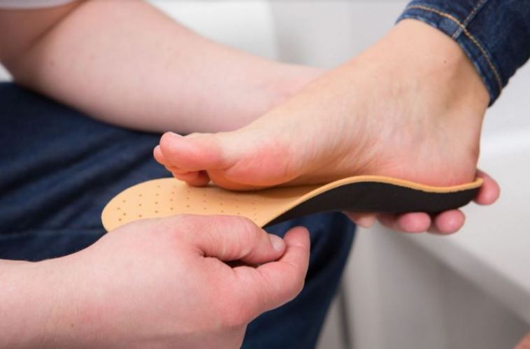 Here's How to Know if You Have Narrow Feet vs. Wide Feet - AskTheTrainer.com