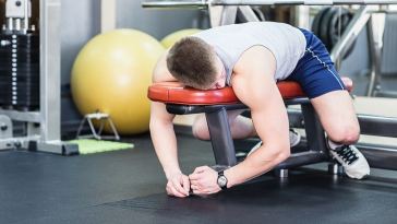 unmotivated man at gym